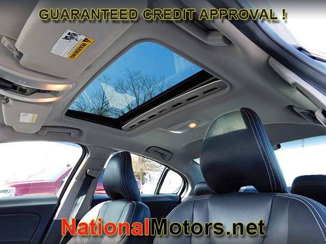 Volvo S60 Vehicle Full-screen Gallery Image 14