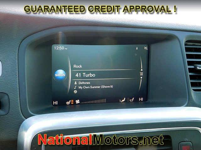 Volvo S60 Vehicle Full-screen Gallery Image 15