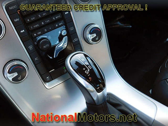 Volvo S60 Vehicle Full-screen Gallery Image 17