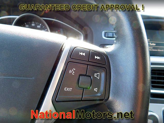 Volvo S60 Vehicle Full-screen Gallery Image 18