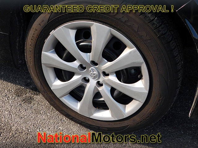 Toyota Corolla Vehicle Full-screen Gallery Image 05