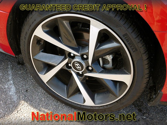 Hyundai Sonata Vehicle Full-screen Gallery Image 05