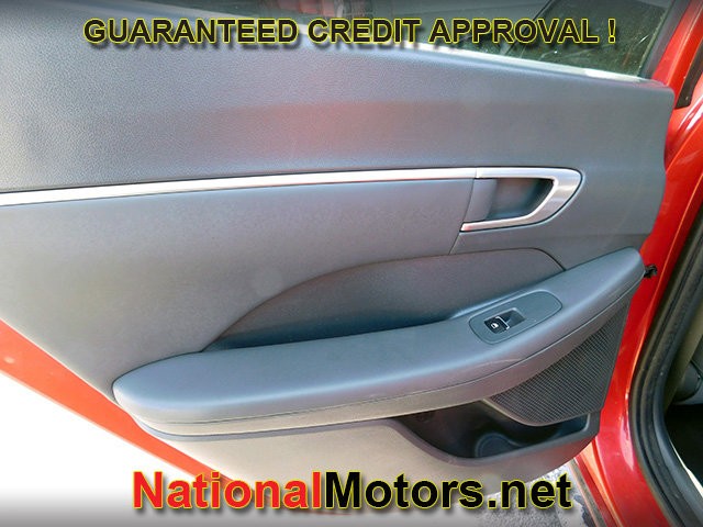 Hyundai Sonata Vehicle Full-screen Gallery Image 07