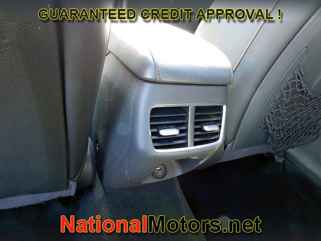 Hyundai Sonata Vehicle Full-screen Gallery Image 09