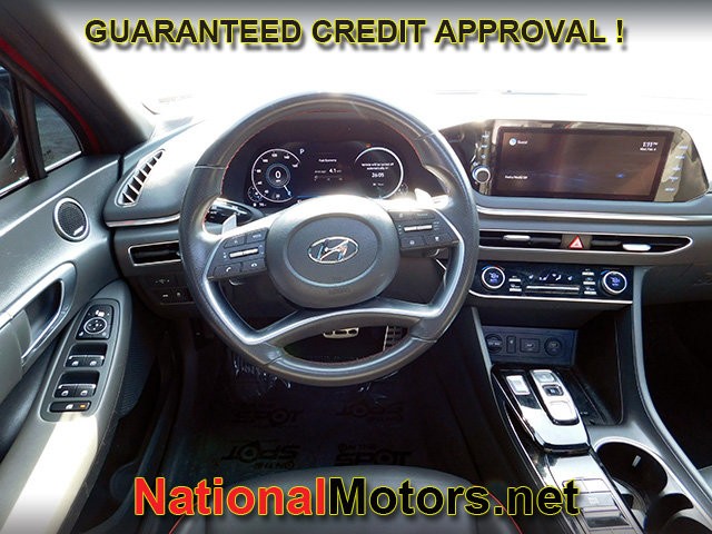 Hyundai Sonata Vehicle Full-screen Gallery Image 10