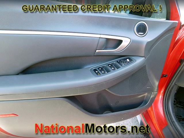 Hyundai Sonata Vehicle Full-screen Gallery Image 11