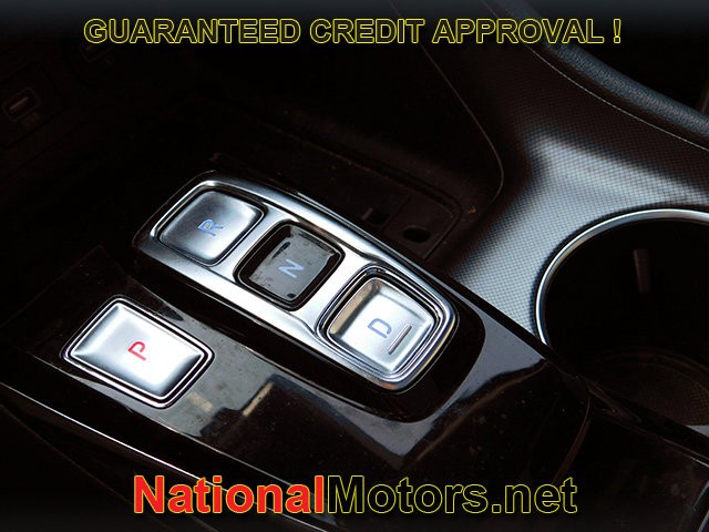 Hyundai Sonata Vehicle Full-screen Gallery Image 18