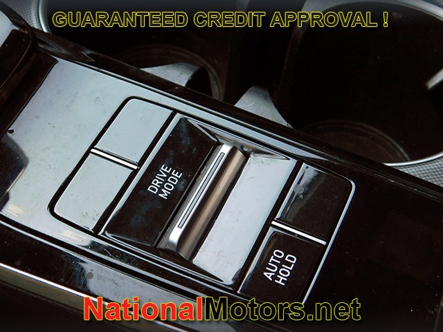 Hyundai Sonata Vehicle Full-screen Gallery Image 19