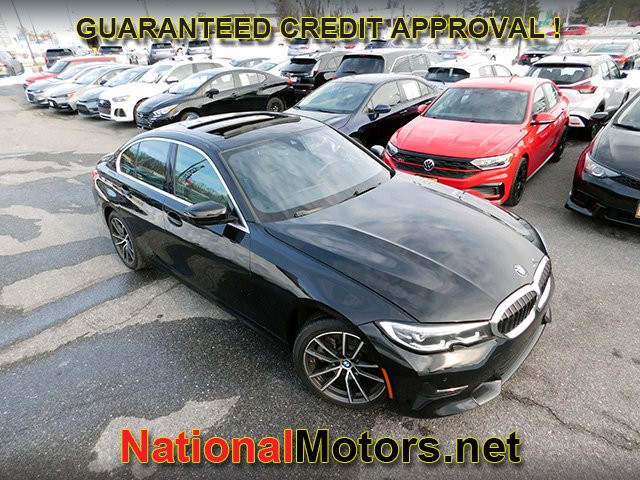 BMW 3 Series Vehicle Full-screen Gallery Image 02