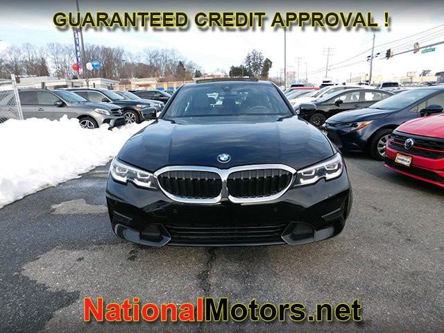 BMW 3 Series Vehicle Full-screen Gallery Image 03