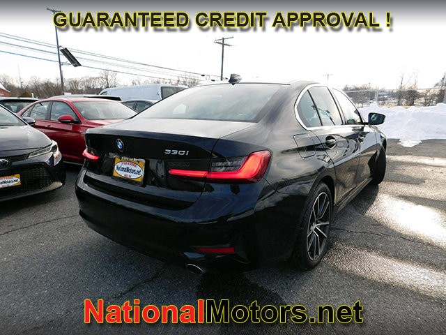 BMW 3 Series Vehicle Full-screen Gallery Image 05