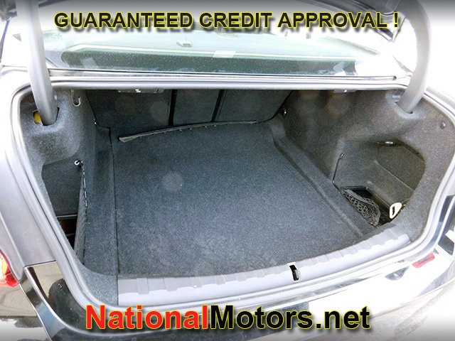 BMW 3 Series Vehicle Full-screen Gallery Image 06