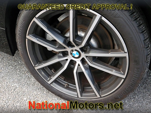 BMW 3 Series Vehicle Full-screen Gallery Image 08