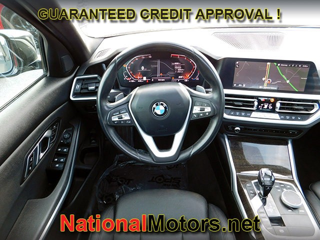 BMW 3 Series Vehicle Full-screen Gallery Image 12