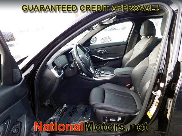 BMW 3 Series Vehicle Full-screen Gallery Image 14