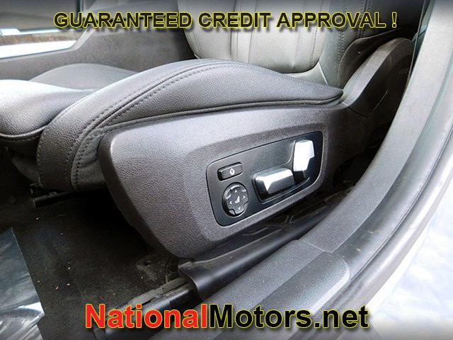 BMW 3 Series Vehicle Full-screen Gallery Image 15