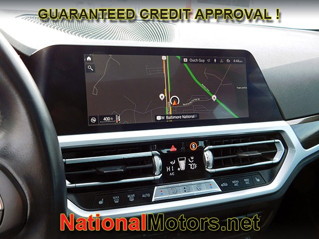 BMW 3 Series Vehicle Full-screen Gallery Image 17