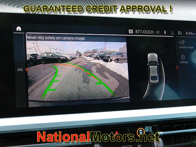 BMW 3 Series Vehicle Full-screen Gallery Image 18