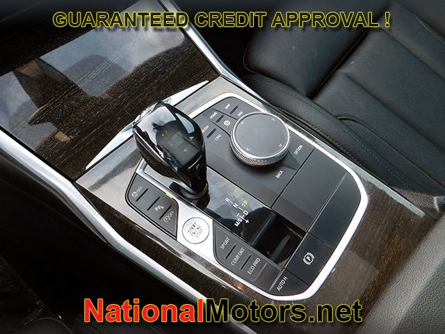 BMW 3 Series Vehicle Full-screen Gallery Image 19