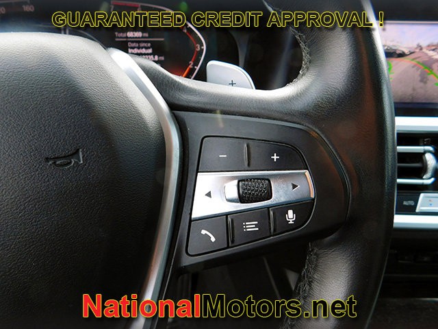 BMW 3 Series Vehicle Full-screen Gallery Image 21