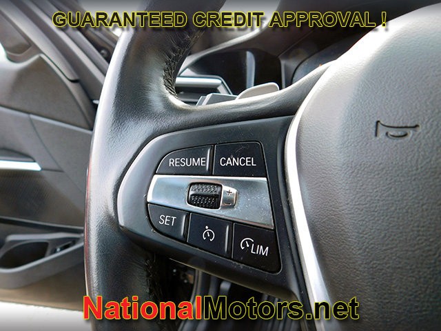 BMW 3 Series Vehicle Full-screen Gallery Image 22