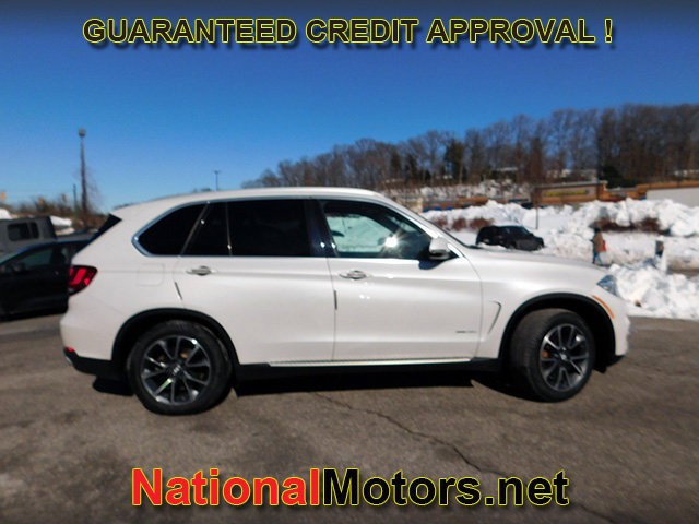 BMW X5 Vehicle Full-screen Gallery Image 03