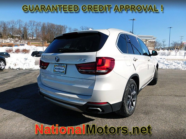 BMW X5 Vehicle Full-screen Gallery Image 04