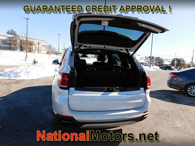 BMW X5 Vehicle Full-screen Gallery Image 05