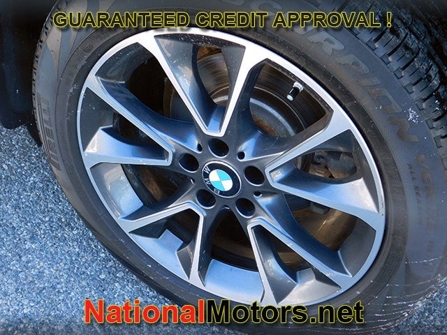 BMW X5 Vehicle Full-screen Gallery Image 08