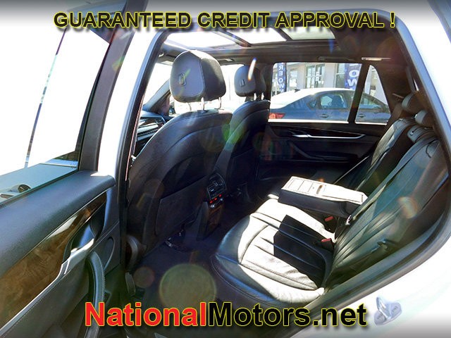 BMW X5 Vehicle Full-screen Gallery Image 09