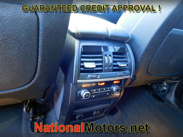 BMW X5 Vehicle Full-screen Gallery Image 12