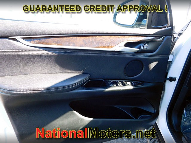 BMW X5 Vehicle Full-screen Gallery Image 14