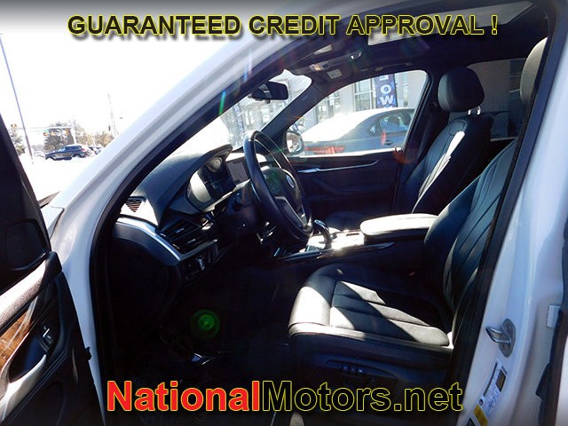 BMW X5 Vehicle Full-screen Gallery Image 15