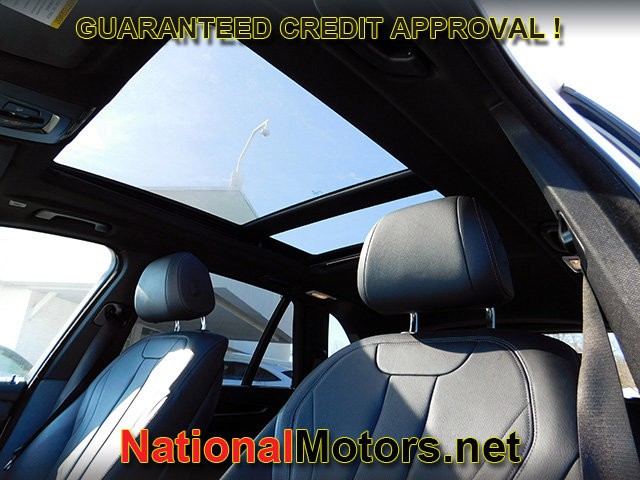 BMW X5 Vehicle Full-screen Gallery Image 17