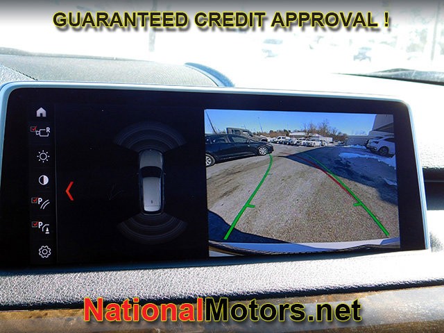 BMW X5 Vehicle Full-screen Gallery Image 19