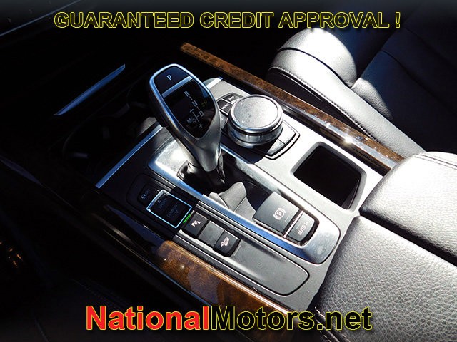 BMW X5 Vehicle Full-screen Gallery Image 21