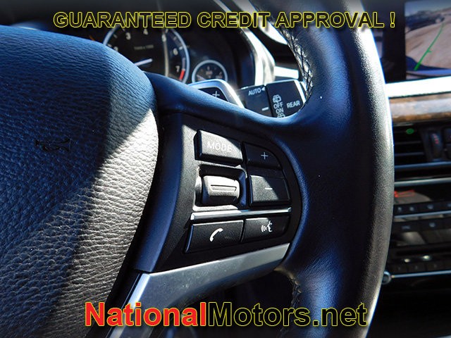 BMW X5 Vehicle Full-screen Gallery Image 23