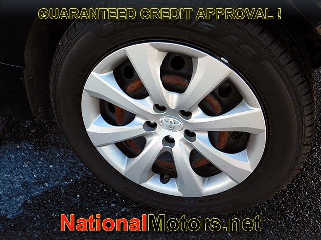 Toyota Corolla Vehicle Full-screen Gallery Image 06