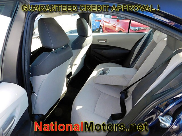 Toyota Corolla Vehicle Full-screen Gallery Image 09