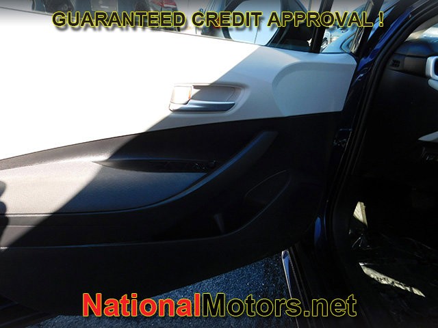 Toyota Corolla Vehicle Full-screen Gallery Image 11