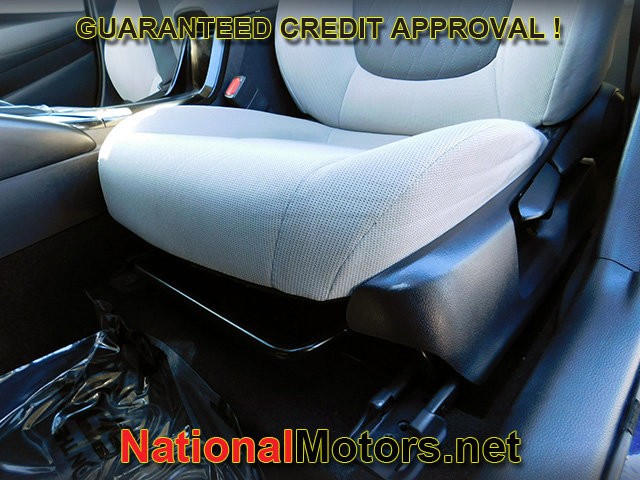 Toyota Corolla Vehicle Full-screen Gallery Image 13