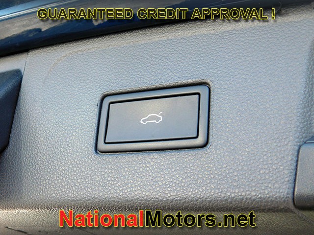 Volkswagen Atlas Vehicle Full-screen Gallery Image 10