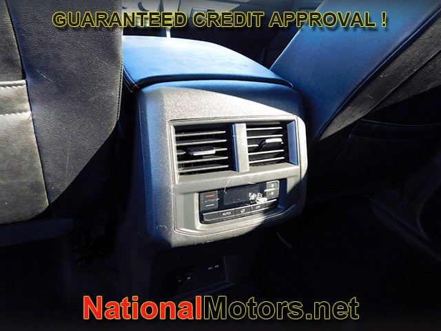 Volkswagen Atlas Vehicle Full-screen Gallery Image 14