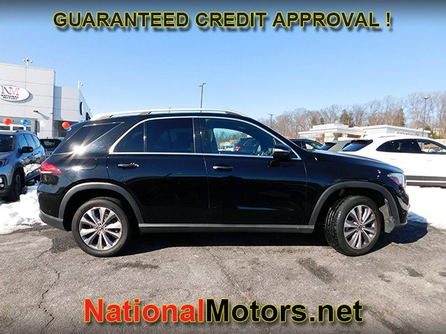 Mercedes-Benz GLE Vehicle Full-screen Gallery Image 04