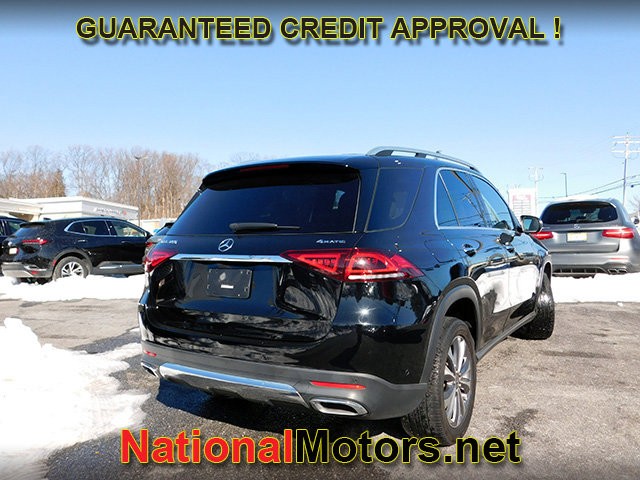 Mercedes-Benz GLE Vehicle Full-screen Gallery Image 05