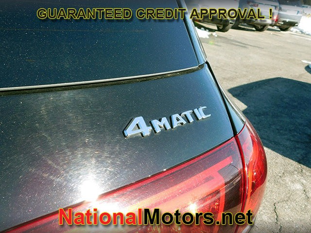 Mercedes-Benz GLE Vehicle Full-screen Gallery Image 06