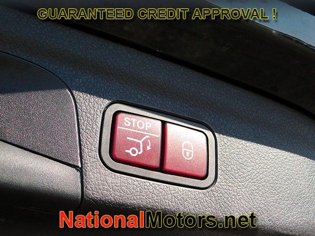 Mercedes-Benz GLE Vehicle Full-screen Gallery Image 08