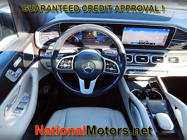 Mercedes-Benz GLE Vehicle Full-screen Gallery Image 14