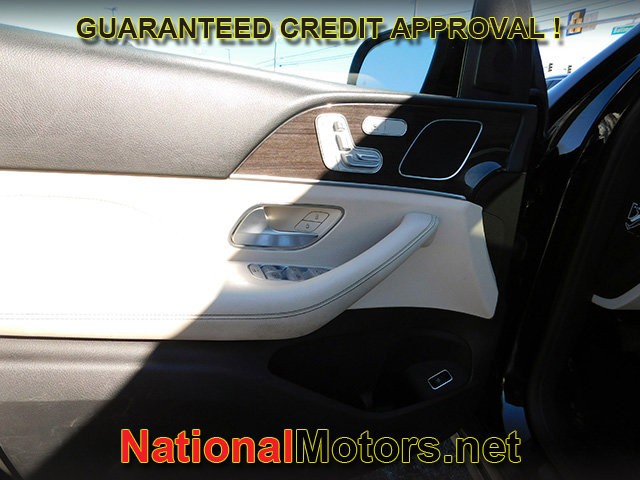 Mercedes-Benz GLE Vehicle Full-screen Gallery Image 15