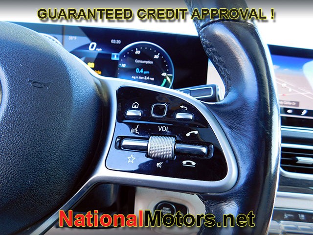 Mercedes-Benz GLE Vehicle Full-screen Gallery Image 21